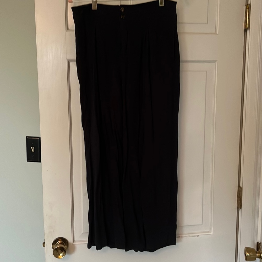 Navy high-waisted pant